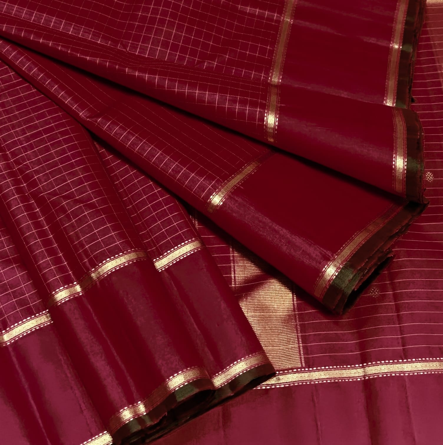 Kanjivaram Silk Red Checked Saree with Gold Zari Border Silk Saree